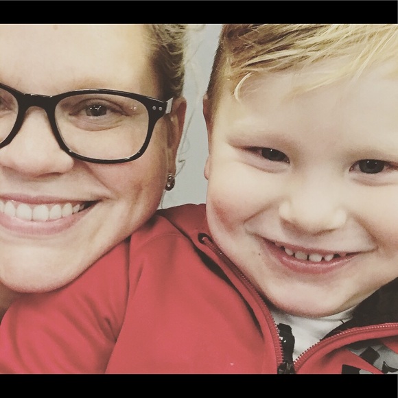 Meet your Posher, Julie - Picture 2 of 2